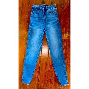 American eagle ne(x)t level stretch curvy highest rise jegging size 2 short.